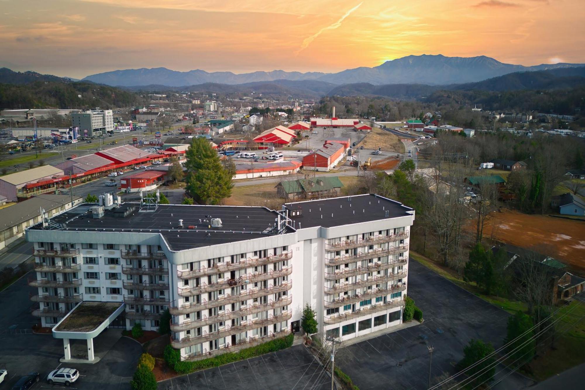 Park Tower Inn Pigeon Forge Buitenkant foto