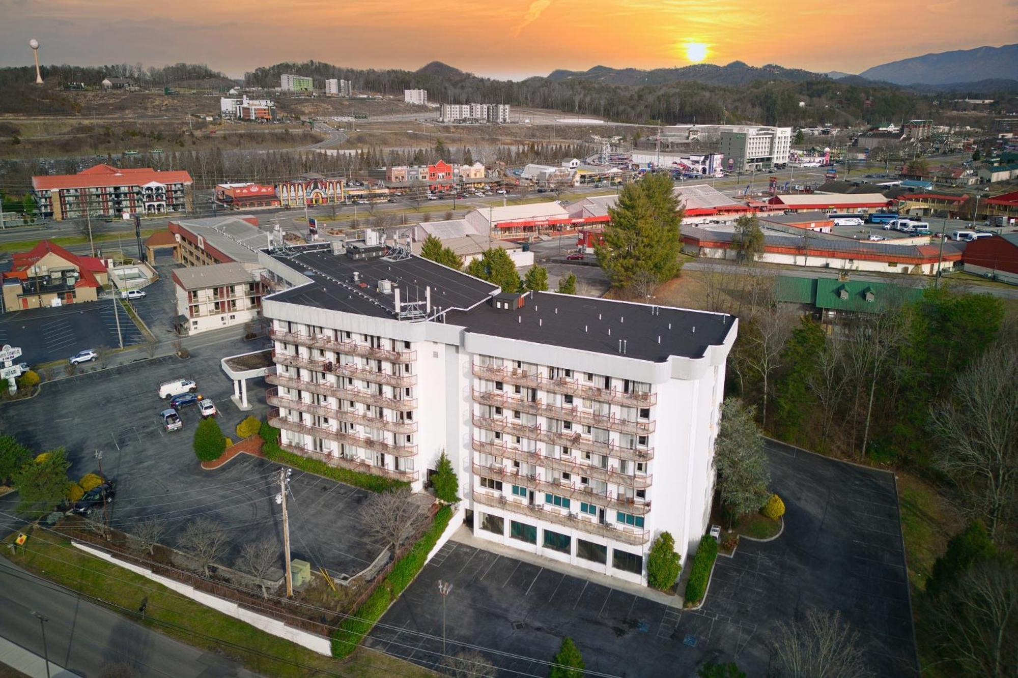 Park Tower Inn Pigeon Forge Buitenkant foto